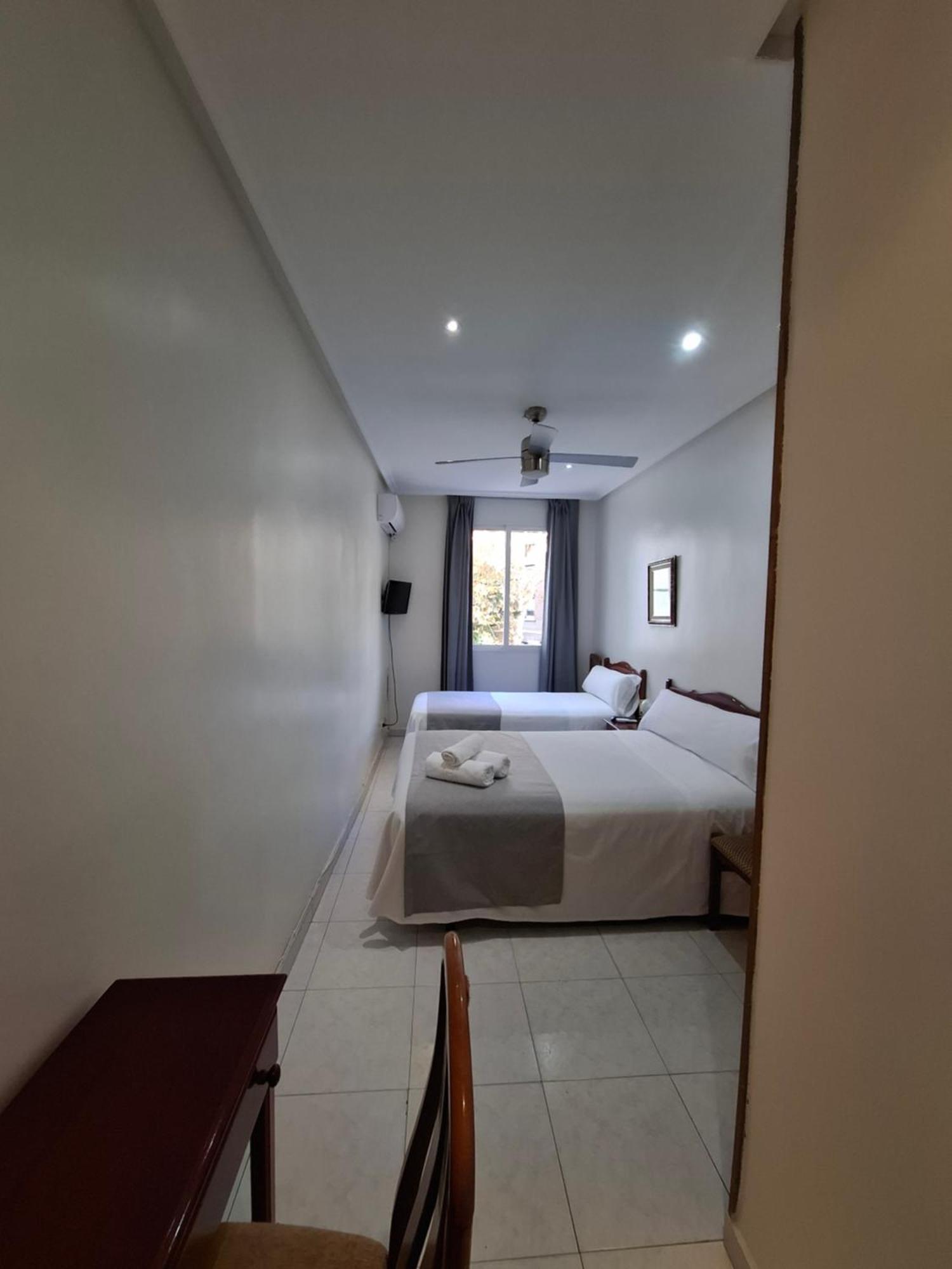 Hostal Villamanez Madrid Exterior photo