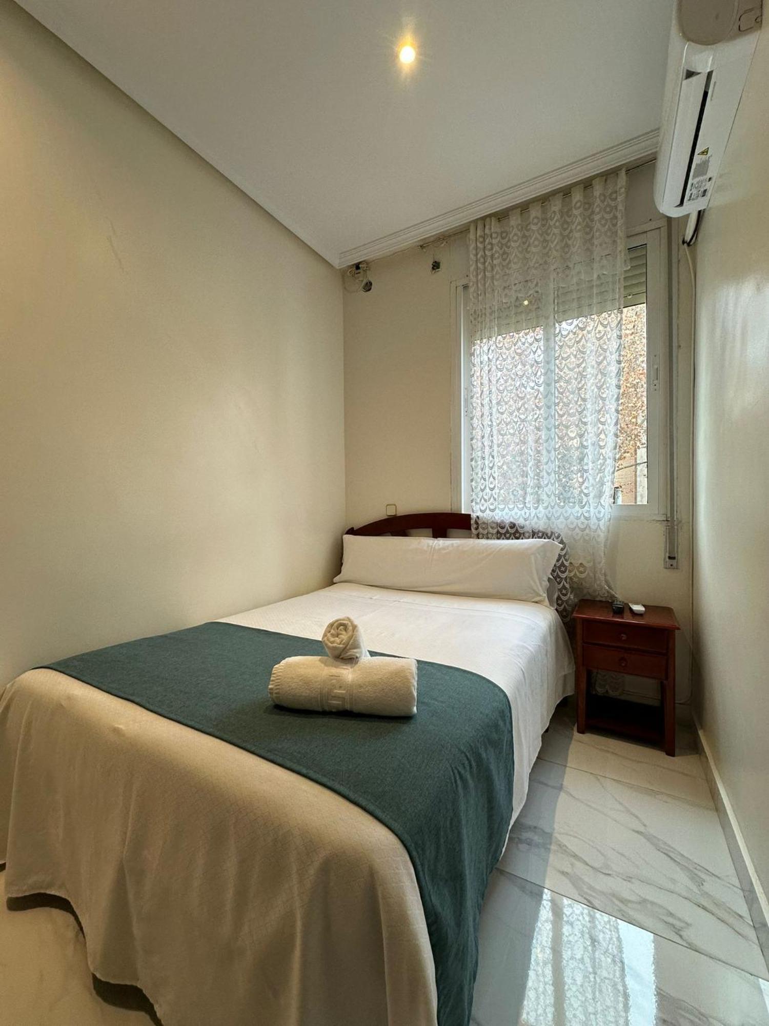 Hostal Villamanez Madrid Exterior photo