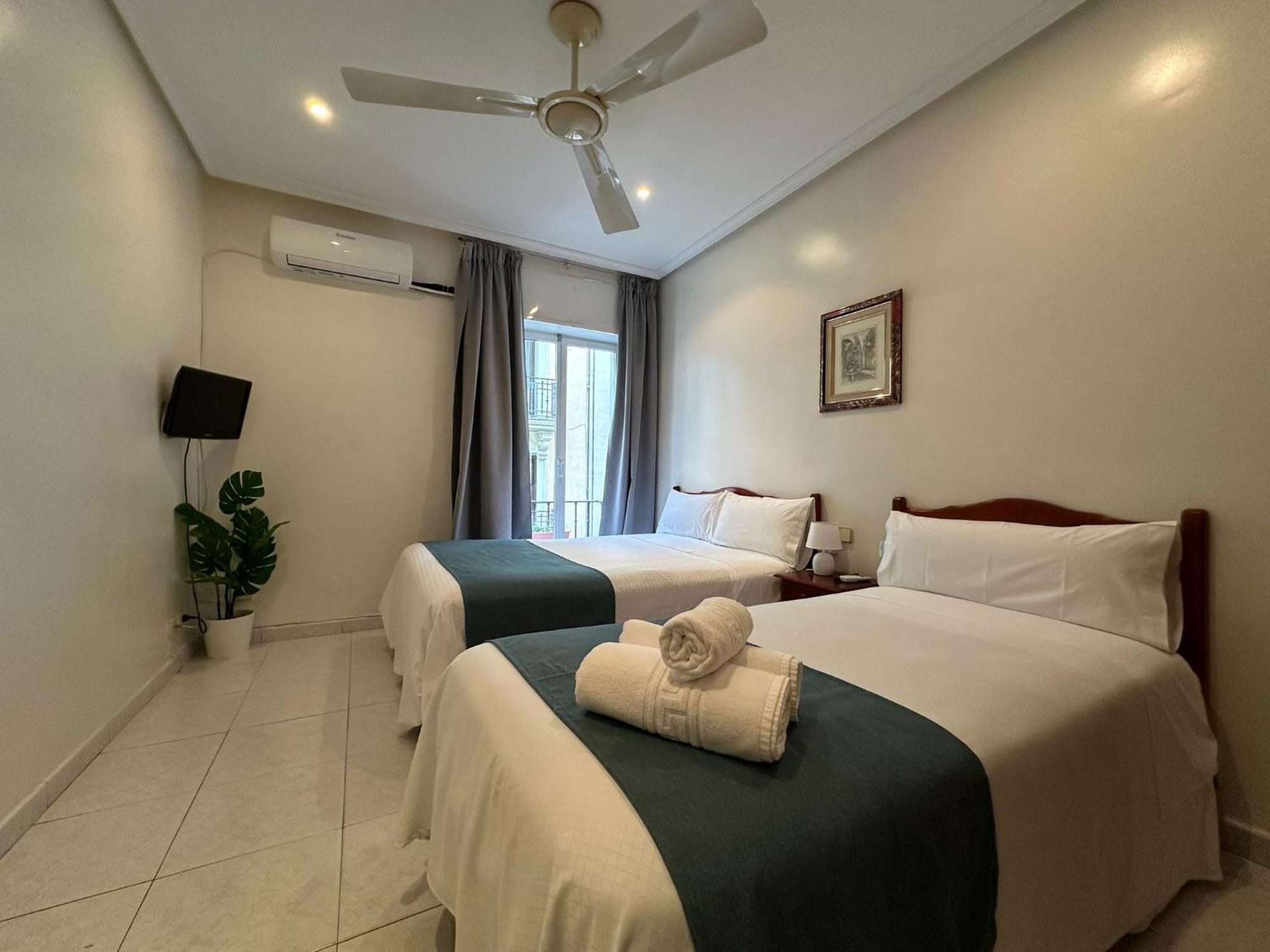 Hostal Villamanez Madrid Exterior photo